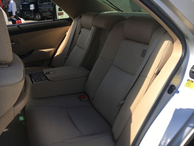 Toyota CROWN SEDAN 2009-10 23424-11