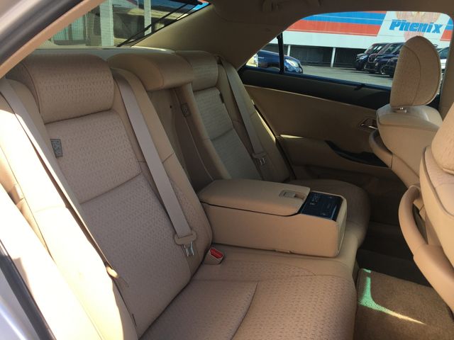 Toyota CROWN SEDAN 2009-10 23424-9