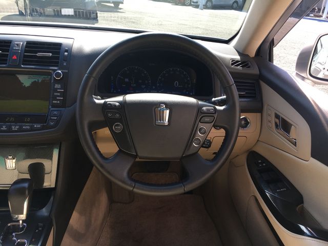 Toyota CROWN SEDAN 2009-10 23424-7