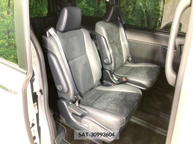 Toyota VOXY 2021-06 289067-8