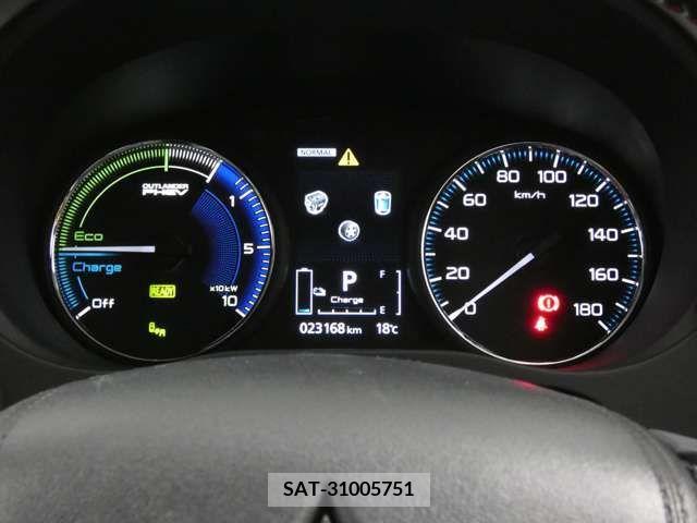Mitsubishi OUTLANDER PHEV 2018-09 281141-12