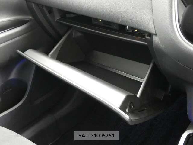 Mitsubishi OUTLANDER PHEV 2018-09 281141-11