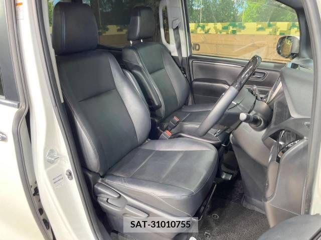 Toyota ESQUIRE 2015-02 209168-9