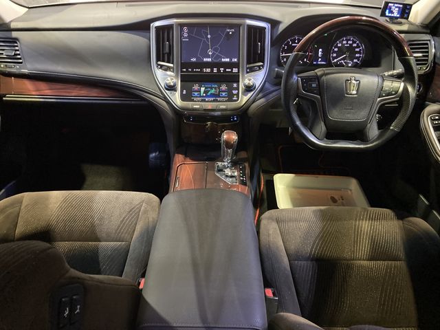 Toyota CROWN SEDAN 2013-01 8096-16