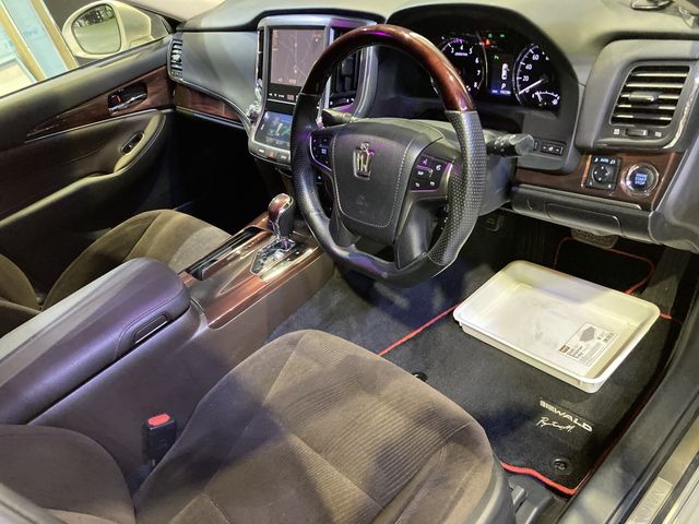 Toyota CROWN SEDAN 2013-01 8096-23