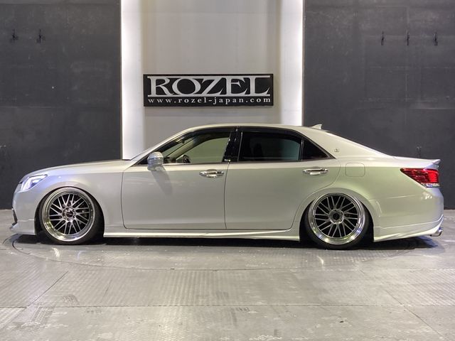 Toyota CROWN SEDAN 2013-01 8096-9