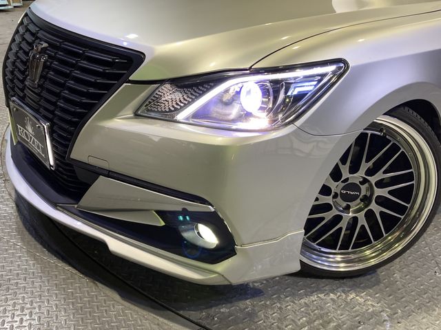 Toyota CROWN SEDAN 2013-01 8096-7