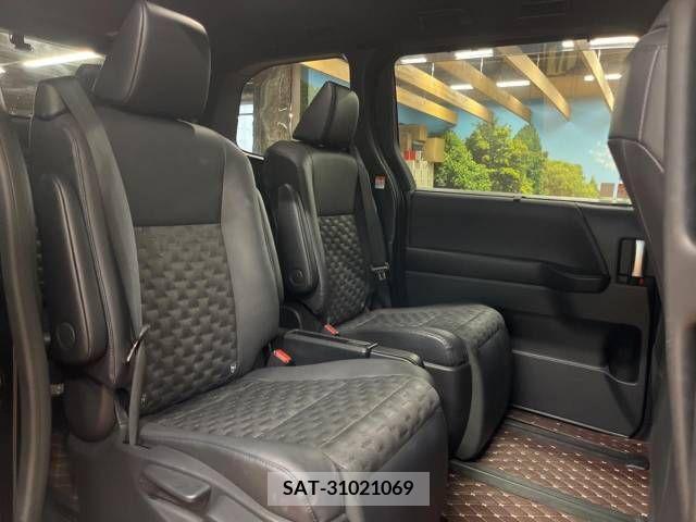 Toyota VOXY 2022-11 313562-9