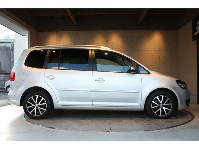VolksWagen GOLF TOURAN 2015-05 6576-2