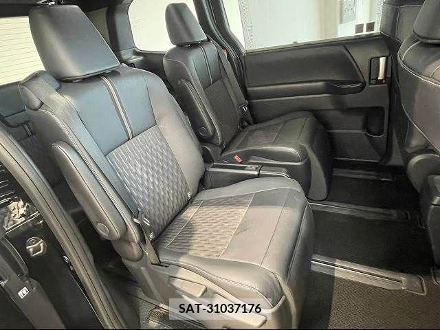 Toyota NOAH 2022-04 205694-9