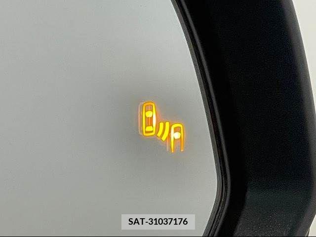 Toyota NOAH 2022-04 205694-5