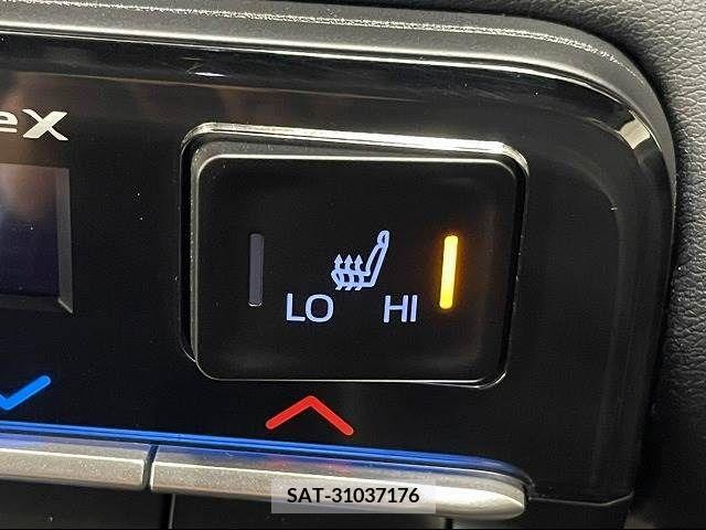 Toyota NOAH 2022-04 205694-7