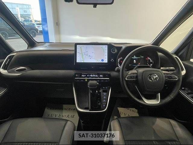 Toyota NOAH 2022-04 205694-1