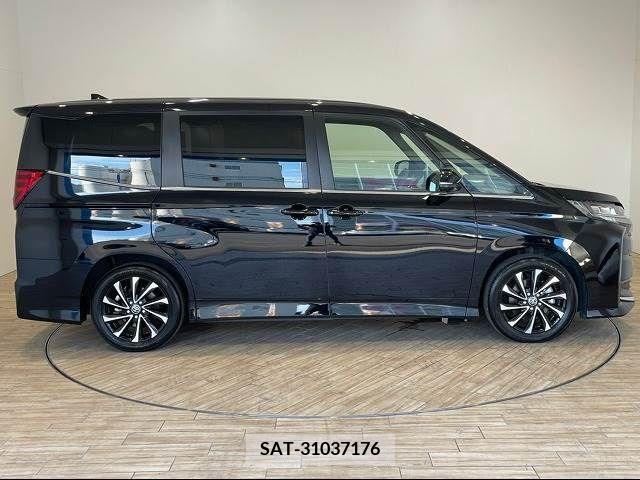 Toyota NOAH 2022-04 205694-15