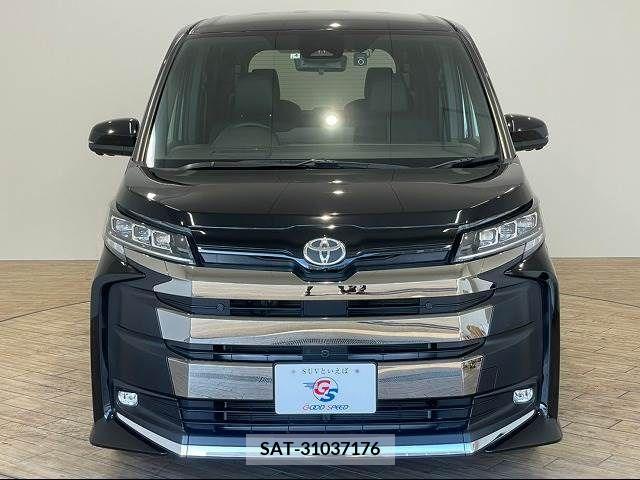Toyota NOAH 2022-04 205694-11