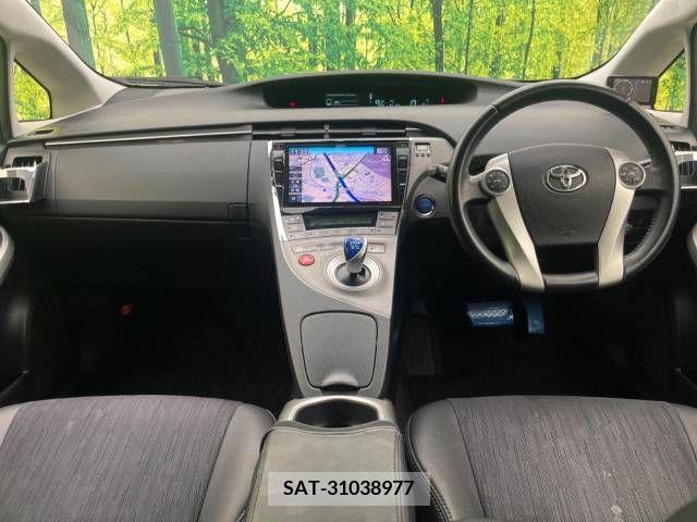 Toyota PRIUS 2013-09 252320-1