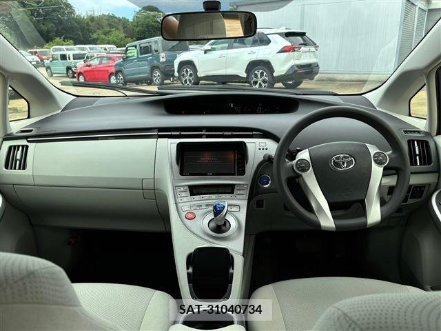 Toyota PRIUS 2015-07 329160-1