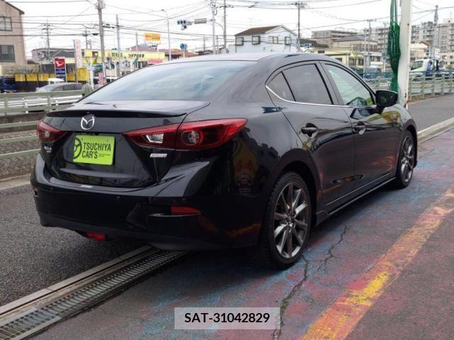 Mazda AXELA 2017-02 385761-1