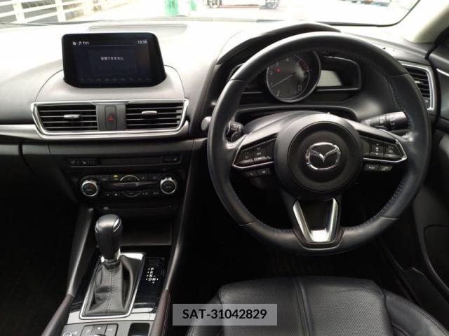 Mazda AXELA 2017-02 385761-2