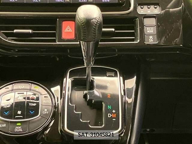 Toyota VOXY 2015-07 330327-19