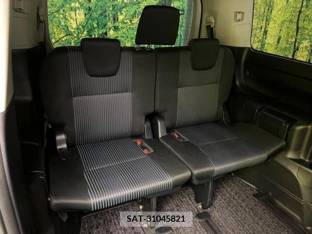 Toyota VOXY 2015-07 330327-9