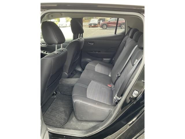 Nissan LEAF 2019-01 196778-13