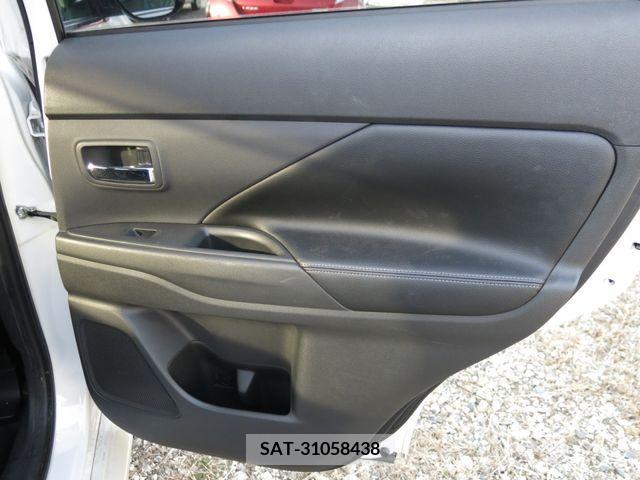Mitsubishi OUTLANDER PHEV 2014-01 227046-9