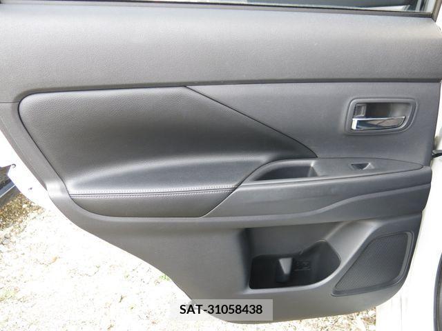Mitsubishi OUTLANDER PHEV 2014-01 227046-11