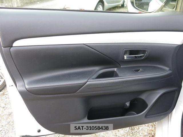 Mitsubishi OUTLANDER PHEV 2014-01 227046-12