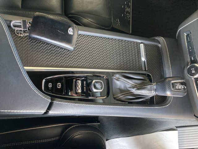 Volvo V90 2018-05 16975-23