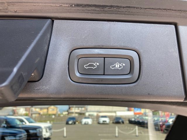 Volvo V90 2018-05 16975-27