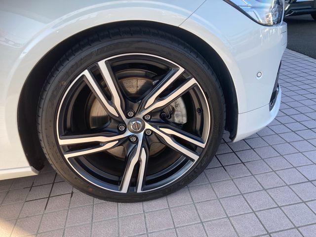 Volvo V90 2018-05 16975-11