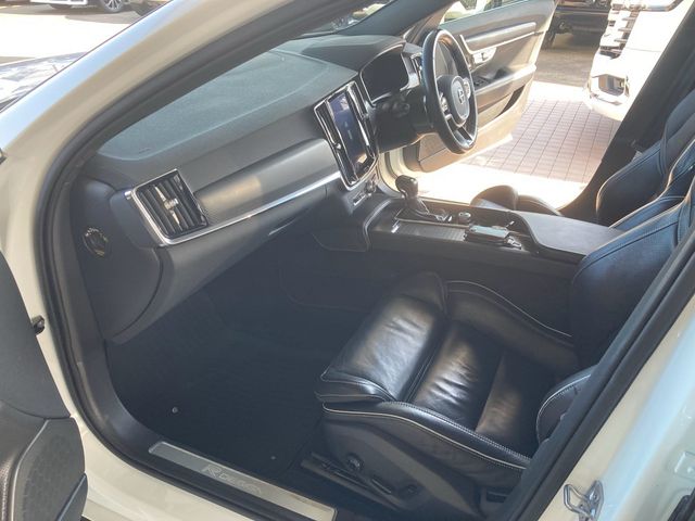 Volvo V90 2018-05 16975-28