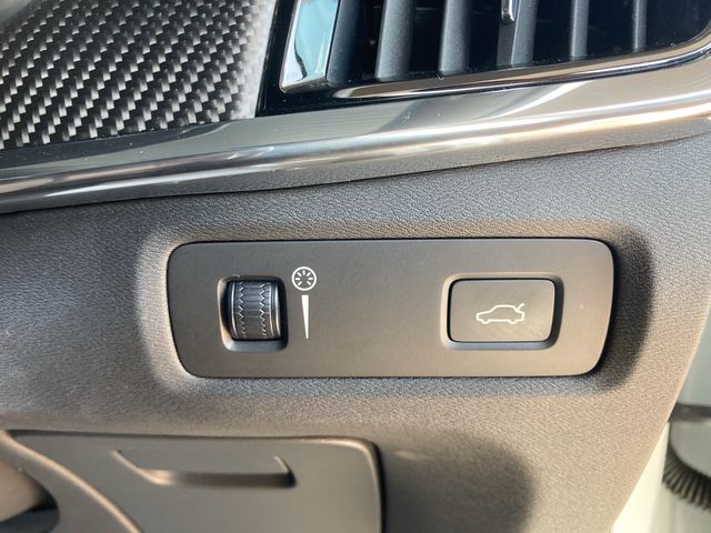 Volvo V90 2018-05 16975-18