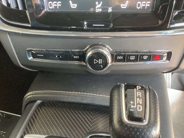 Volvo V90 2018-05 16975-22