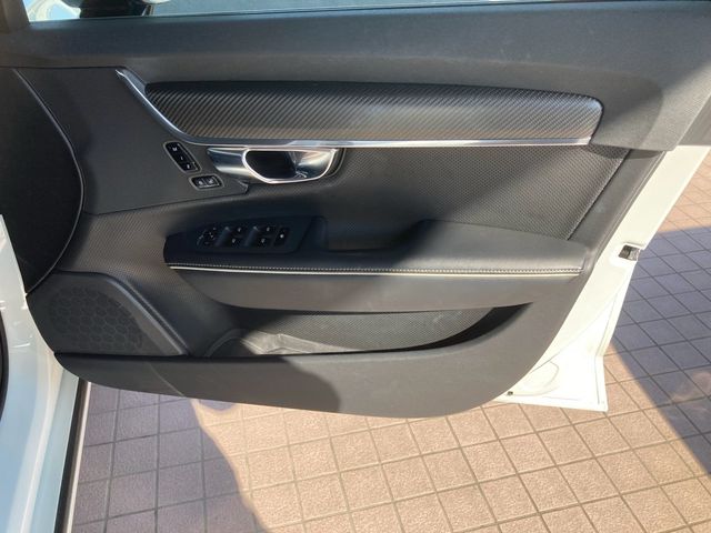 Volvo V90 2018-05 16975-15