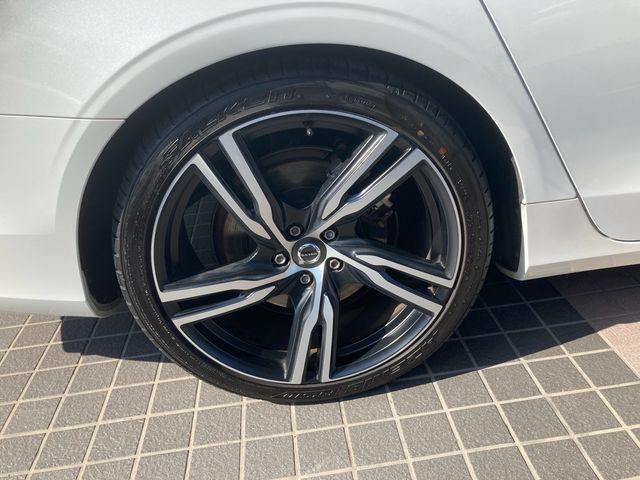 Volvo V90 2018-05 16975-12