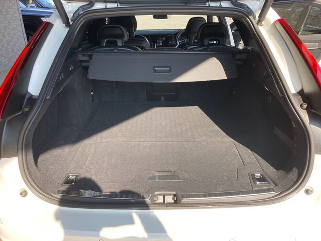Volvo V90 2018-05 16975-26