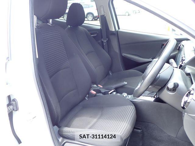 Mazda DEMIO 2017-04 334880-17