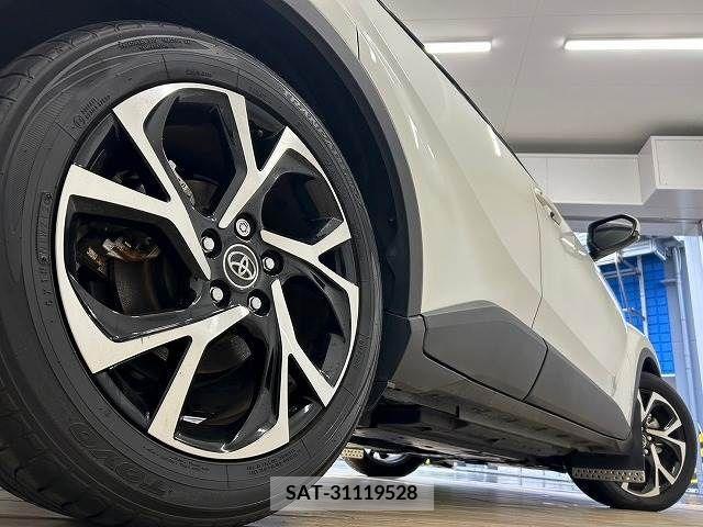Toyota C-HR 2017-09 357769-18
