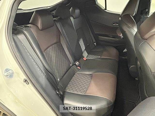 Toyota C-HR 2017-09 357769-9