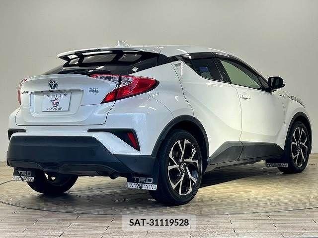 Toyota C-HR 2017-09 357769-16