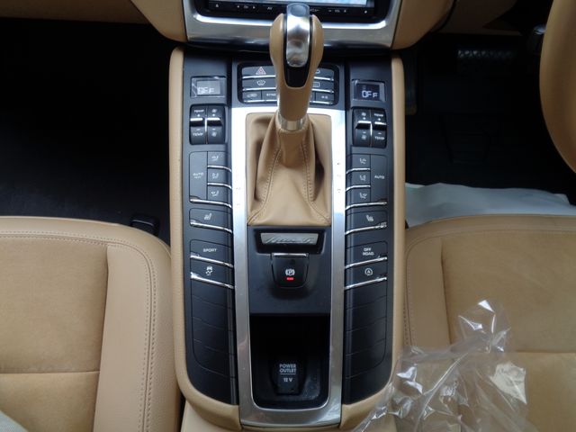Porsche MACAN 2015-12 193690-18