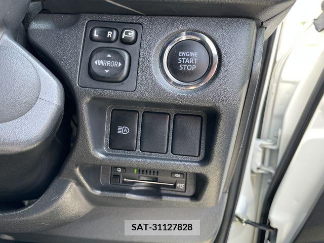 Toyota HIACE VAN 2022-04 361199-14