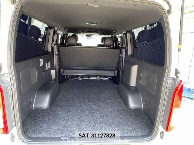 Toyota HIACE VAN 2022-04 361199-9
