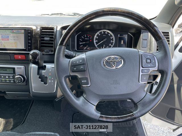Toyota HIACE VAN 2022-04 361199-10