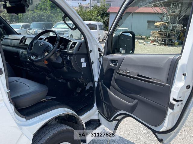 Toyota HIACE VAN 2022-04 361199-6