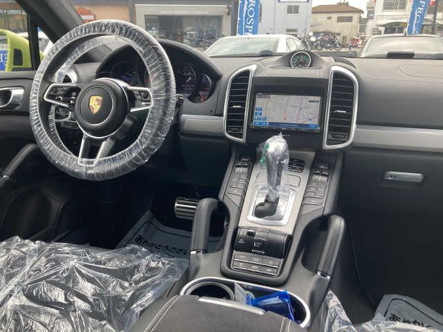 Porsche CAYENNE 2015-11 10070-1