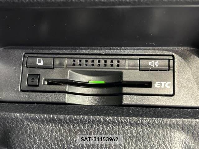 Toyota VOXY 2015-10 321461-7