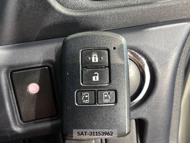 Toyota VOXY 2015-10 321461-6